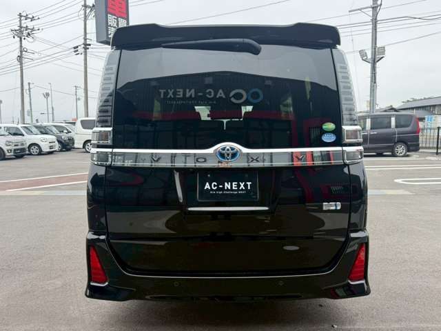 VOXY HYBRID