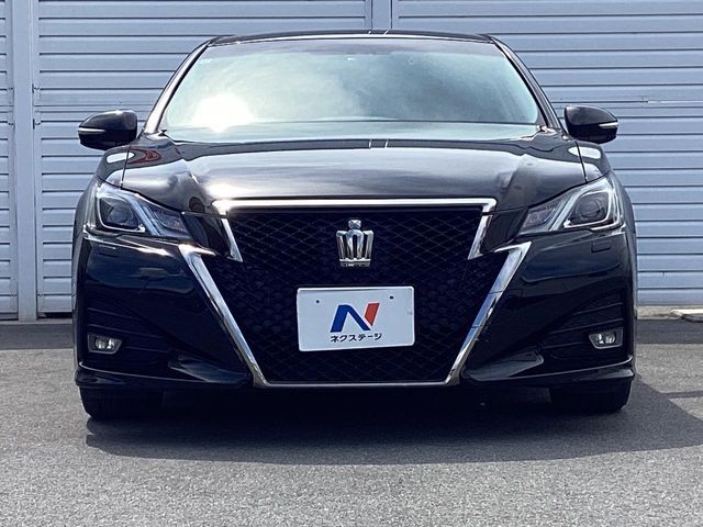 CROWN sedan