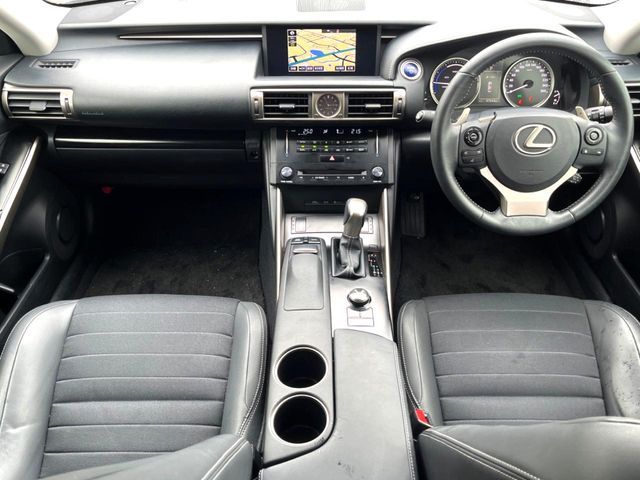 LEXUS IS300h