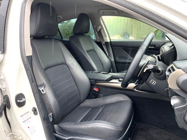 LEXUS IS300h