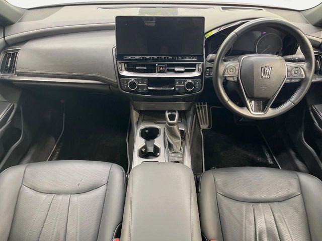 CROWN sedan hybrid
