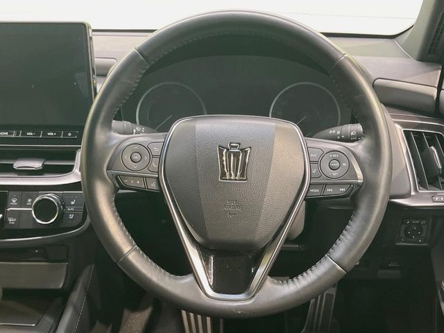 CROWN sedan hybrid