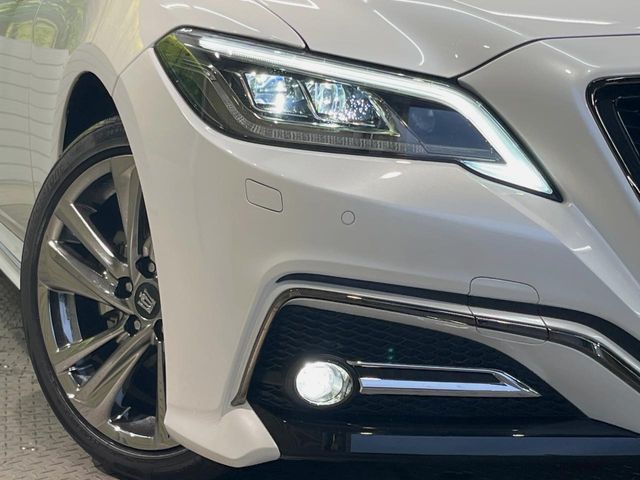 CROWN sedan hybrid
