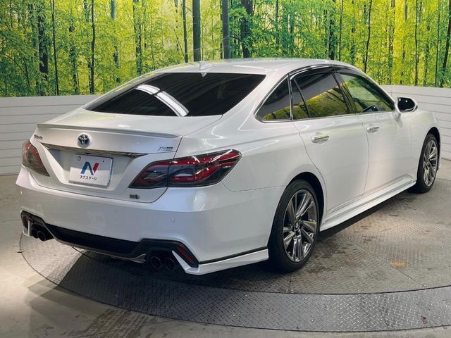 CROWN sedan hybrid