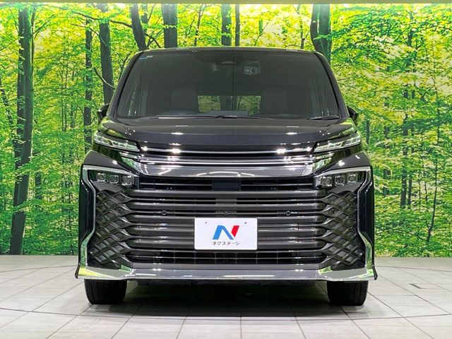 VOXY HYBRID 4WD
