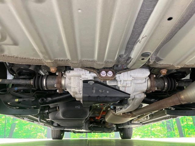 VOXY HYBRID 4WD