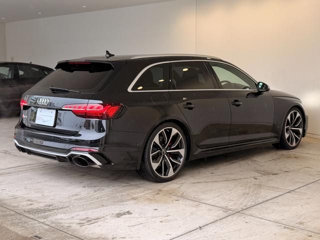 AUDI RS4 AVANT