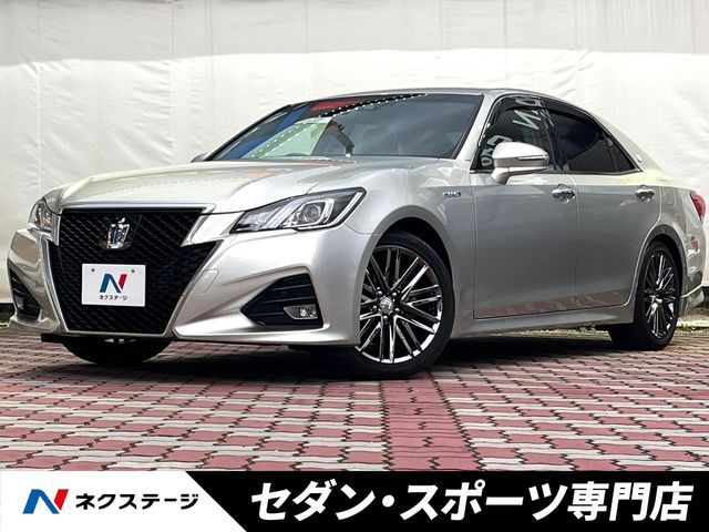 CROWN sedan hybrid