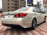 CROWN sedan hybrid