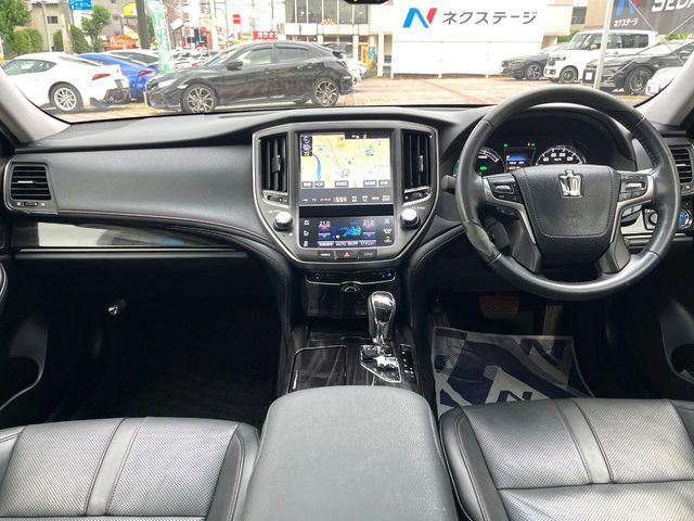CROWN sedan hybrid