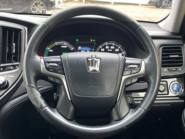 CROWN sedan hybrid