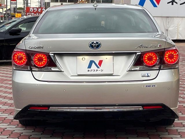 CROWN sedan hybrid