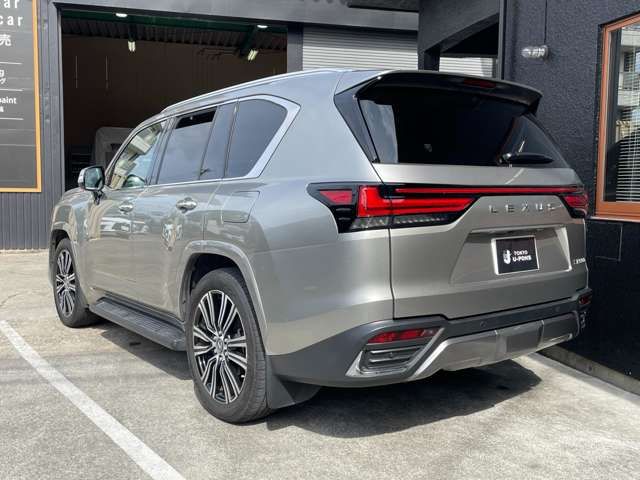 LEXUS LX600