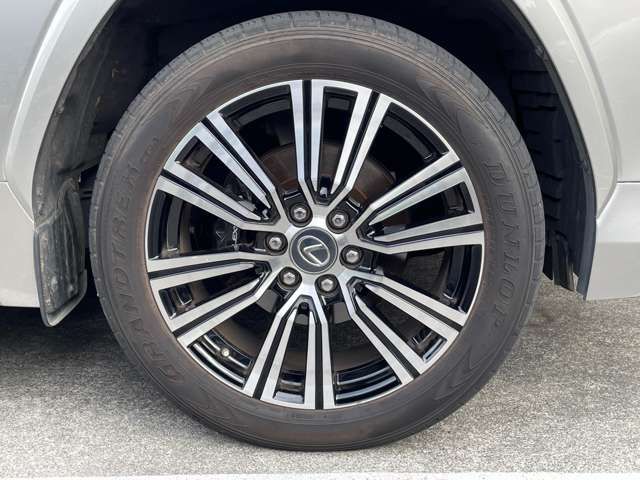 LEXUS LX600