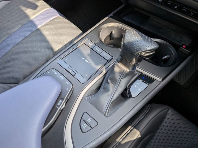 LEXUS UX200