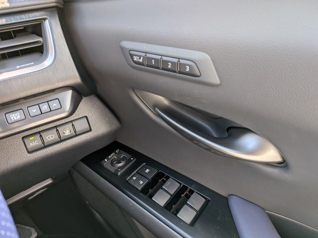 LEXUS UX200