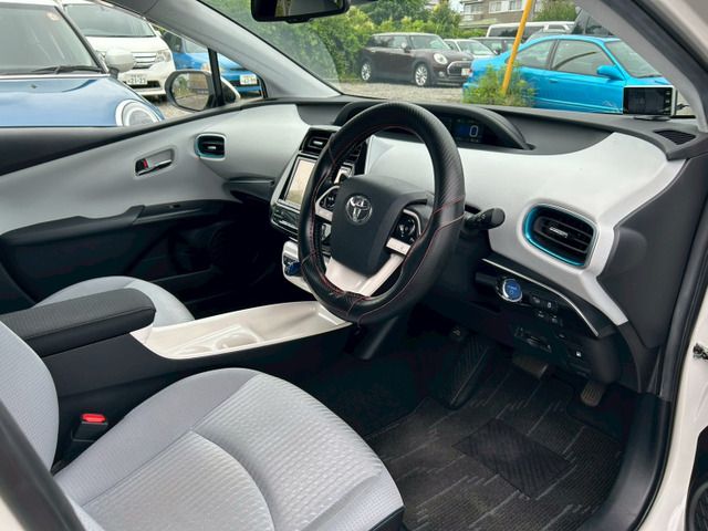 PRIUS 4WD