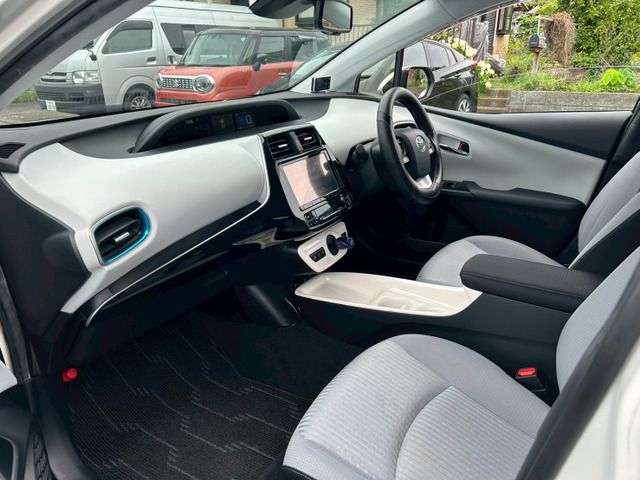 PRIUS 4WD