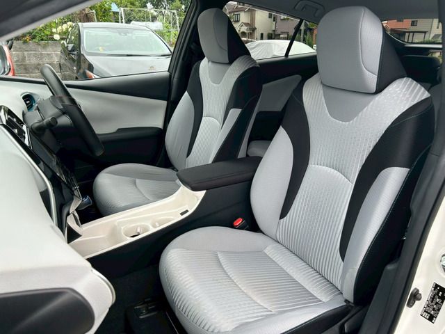 PRIUS 4WD