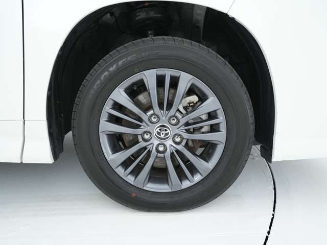VOXY HYBRID 4WD
