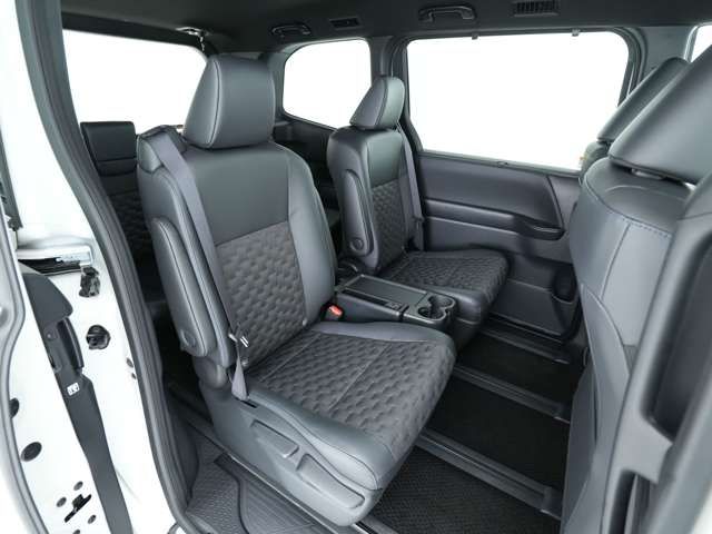 VOXY HYBRID 4WD