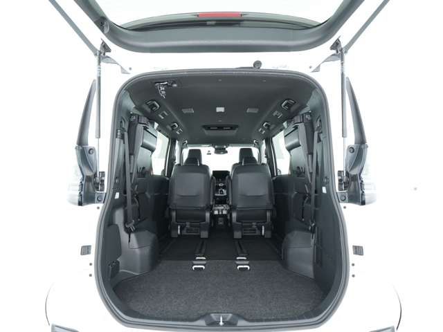 VOXY HYBRID 4WD