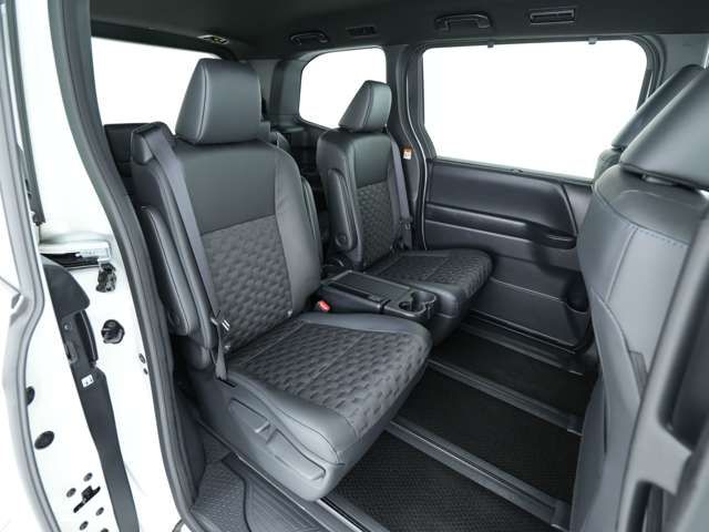 VOXY HYBRID 4WD