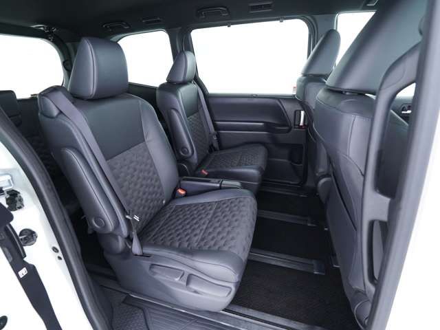VOXY HYBRID 4WD