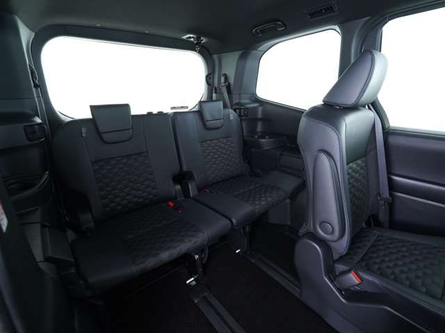 VOXY HYBRID 4WD