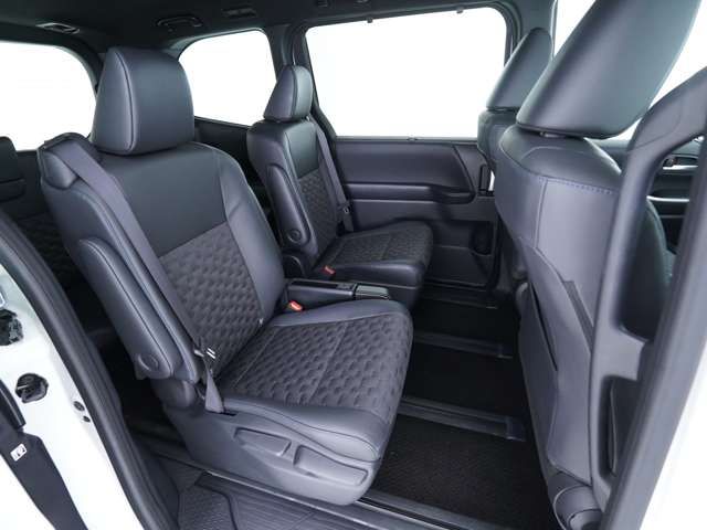 VOXY HYBRID 4WD