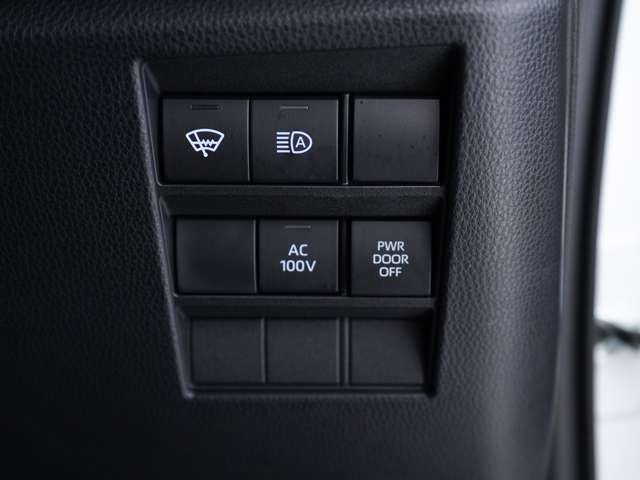 VOXY HYBRID 4WD