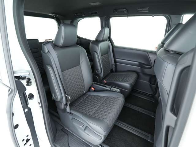 VOXY HYBRID 4WD