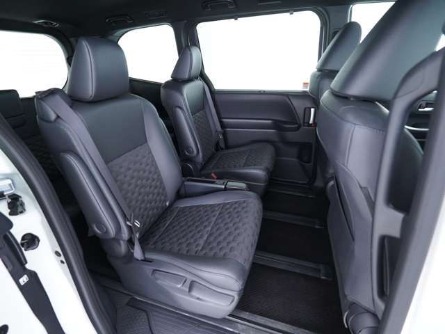 VOXY HYBRID 4WD