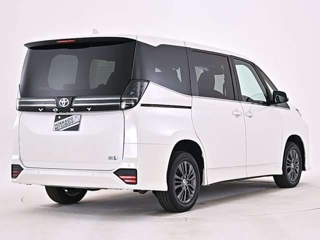 VOXY HYBRID 4WD