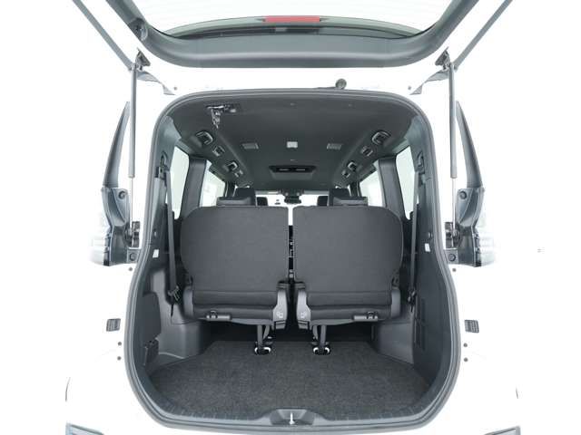 VOXY HYBRID 4WD