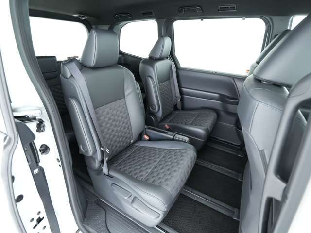 VOXY HYBRID 4WD