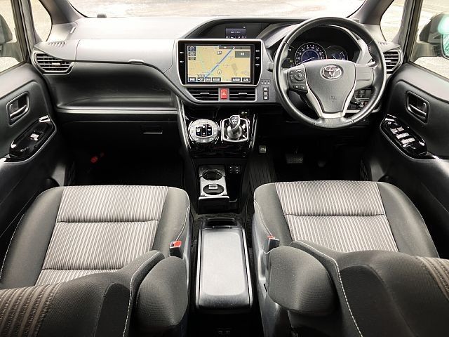 VOXY HYBRID
