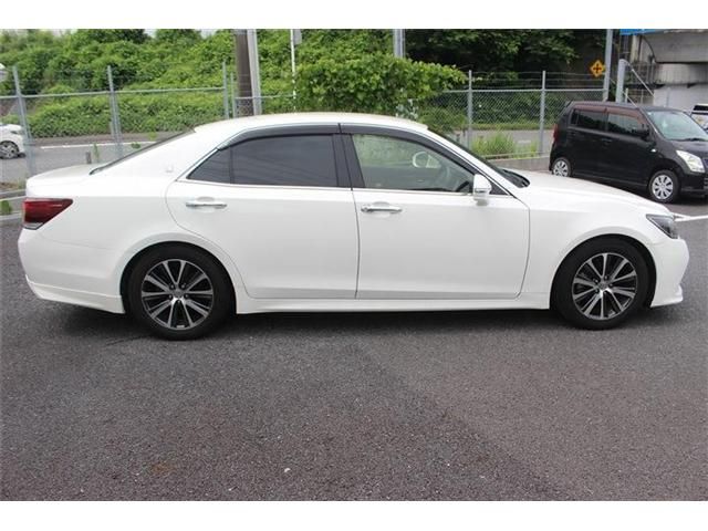 CROWN sedan
