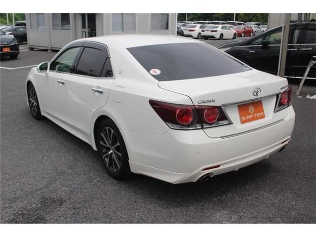 CROWN sedan