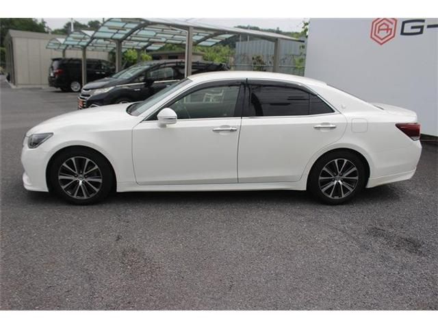 CROWN sedan