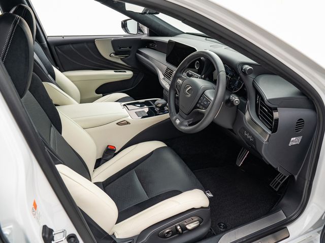 LEXUS LS500 4WD