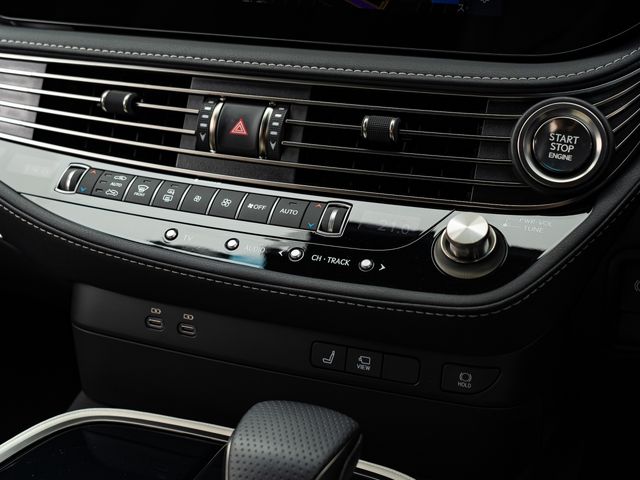 LEXUS LS500 4WD