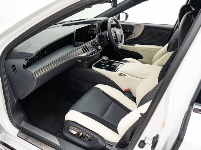 LEXUS LS500 4WD