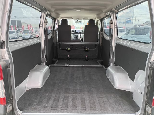 NV350 CARAVAN 4WD