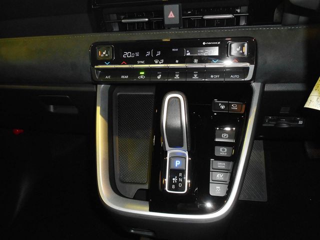 VOXY HYBRID
