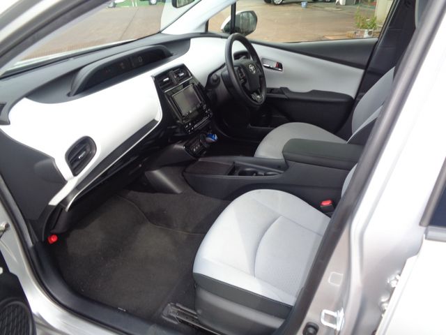PRIUS 4WD