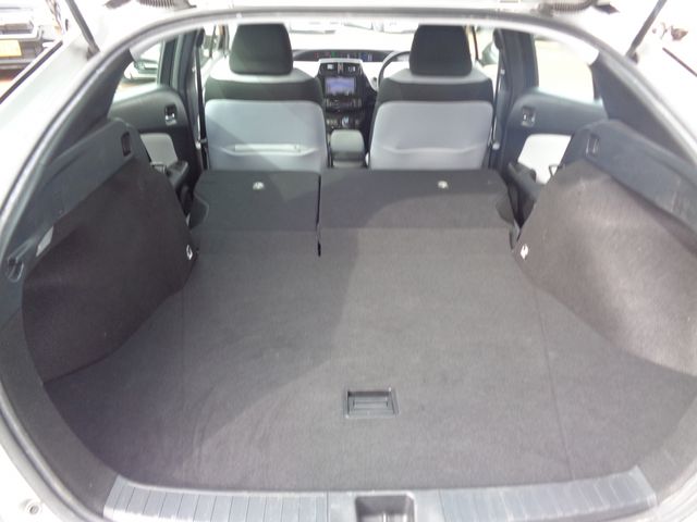 PRIUS 4WD
