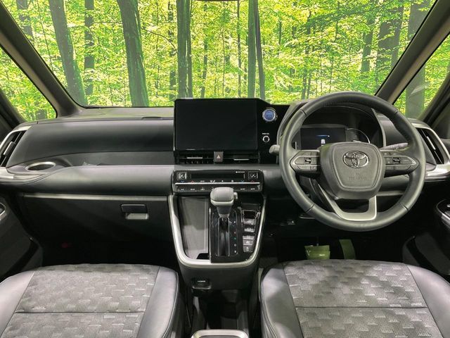 VOXY HYBRID