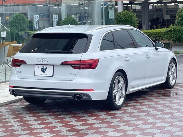 AUDI A4 AVANT