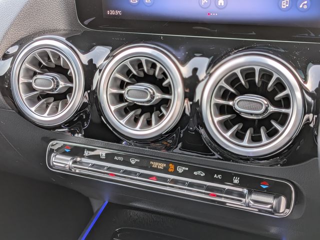 MERCEDES BENZ EQA